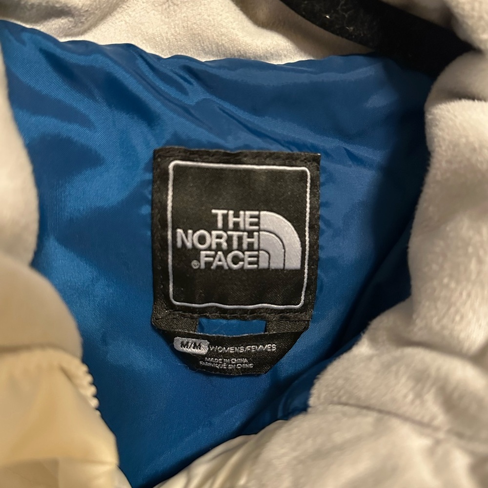 The North Face Women’s White Puffer Jacket Size M - Picture 11 of 12
